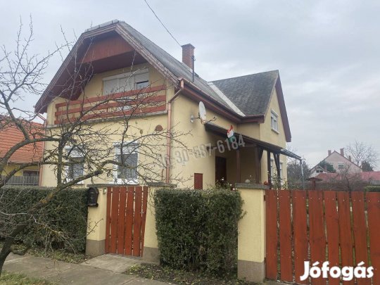 Püspökladány belvárosban kitűnő állapotú, többgenerációs csalá 42_beho