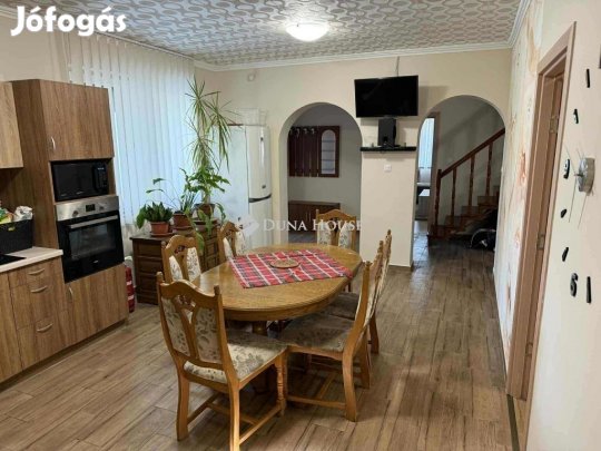 Püspökladányi 190 nm-es ház eladó