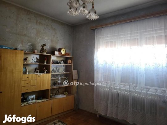 Pusztamonostori eladó 203 nm-es ház