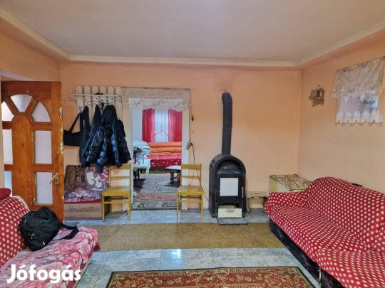 Pusztamonostoron 74 nm-es, 2 szobás parasztház eladó