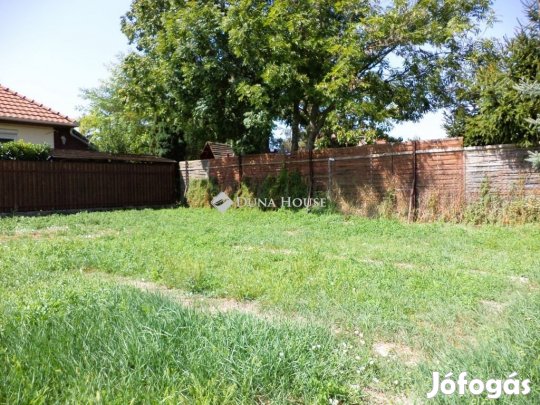Pusztaszabolcsi eladó 980 nm-es telek