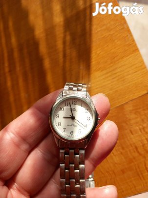 Q&Q Japán női karóra vízálló rozsdamentes