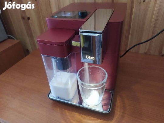 Qbo kapszulás kávégép tejhabosítóval