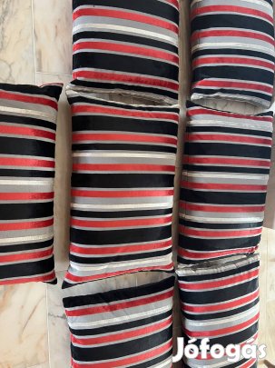 Quattro Mobili dísz párnak eladóak, toll és huzat 