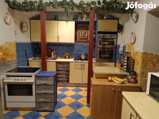 RÁCKERESZTÚRON SOK GENERÁCIÓS HÁZ ELADÓ - BEFEKTETÉSNEK IS -  FELÚJÍTA