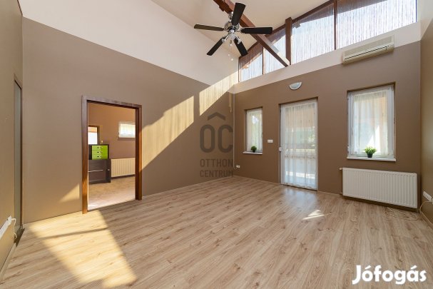 RÁKOSKERT FREKVENTÁLT, MÉGIS CSENDES RÉSZÉN, EGYEDI ADOTTSÁGÚ HÁZ, NAG