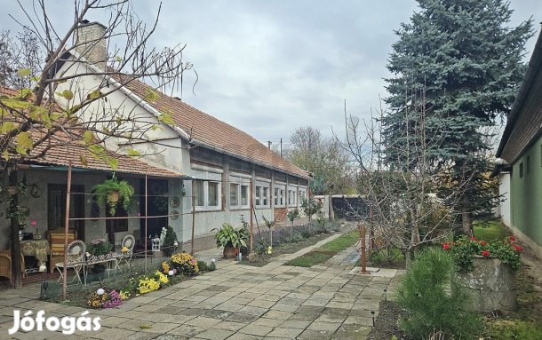 RITKA LEHETŐSÉG BÉKÉS SZÍVÉBEN: ELEGANCIA ÉS NYUGALOM A BELVÁROS