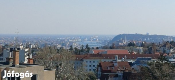 RÓZSADOMBON GYÖNYÖRŰ PANORÁMÁS VILÁGOS LAKÁS ELADÓ !!!