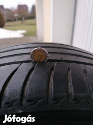 R 18 as nyárigumi eladó