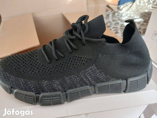 R-38. Férfi Sport Cipő Fekete 40-45 Új Termék :