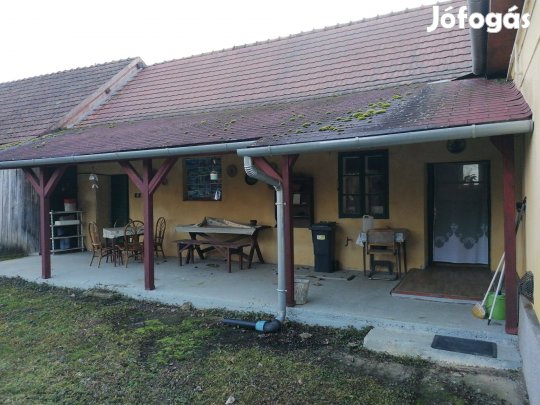 Rábasebesi nagy ház óriási telekkel vidékre költözőknek