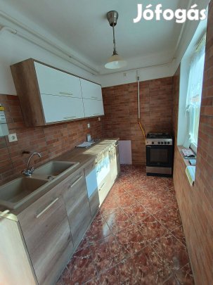 Ráchegyen 1,5 szobás családi ház eladó