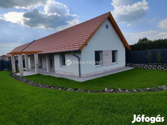 Ráckeresztúri 108 nm-es ház eladó