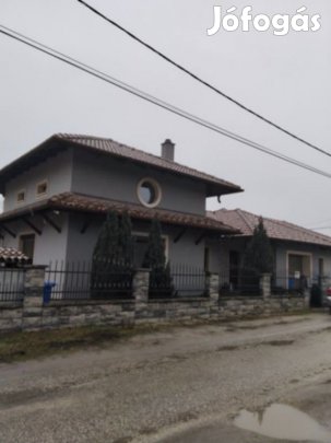 Ráckeve, Galamb utca, 143 m2-es, családi ház, 3 szobás, kiváló