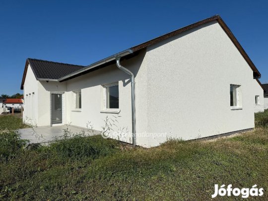 Ráckevei 113 nm-es ház eladó