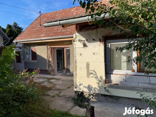 Ráckevén a város szivében, családi ház eladó!