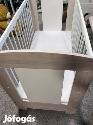 Rácsos ágy matraccal 