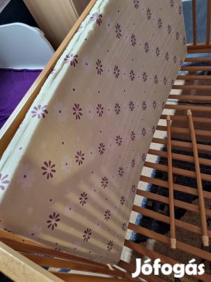 Rácsos gyerekágy matraccal