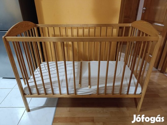 Rácsos gyermekágy