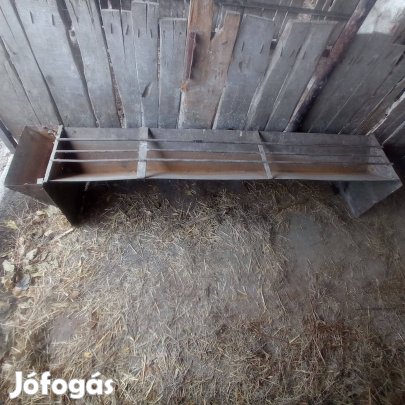 Rácsos önitató haszonállatoknak (222cm x 37cm) Kiskunfélegyházán