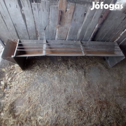 Rácsos önitató haszonállatoknak (222cm x 37cm) Kiskunfélegyházán