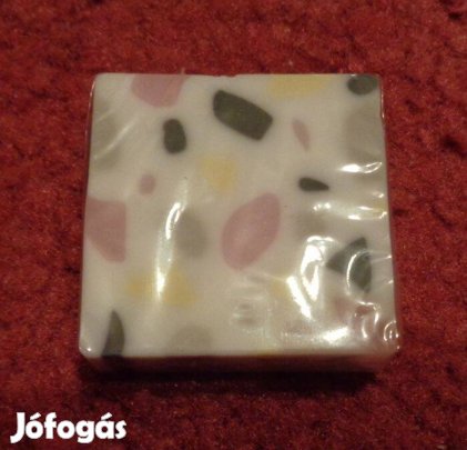 Radír: Foltos négyzet alakú radír, új