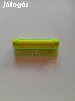 Radír: Zöld vonalzó, belül radírral