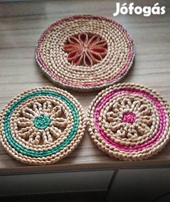 Raffia színes fonott edényalátétek egyben eladók