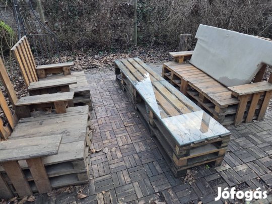 Raklap kerti ülogarnitulúra