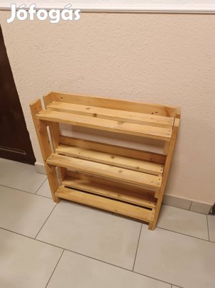 Raklapból készült könyvespolc