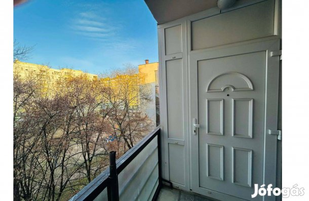 Rákóczi utcán 54 m2-es napfényes lakás eladó