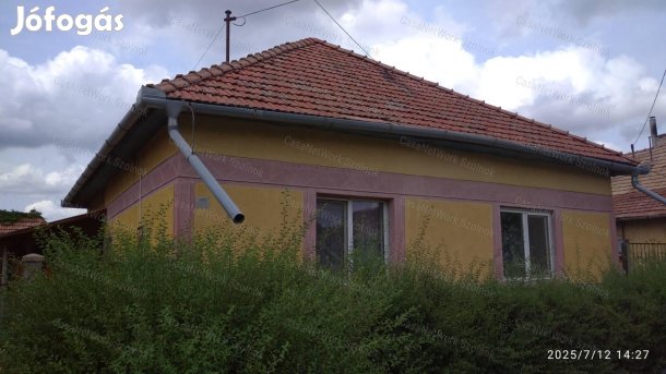 Rákóczifalván eladó felújítandó családi ház!