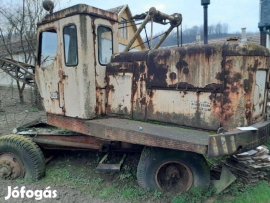 Rakodógép, daru forgózsámolyos, gumikerekes, 144 üzemórás MTZ motorral