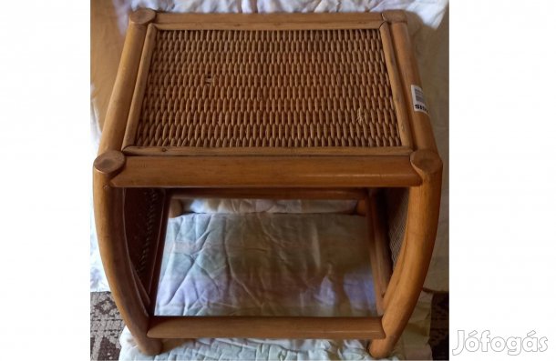 Rattan éjjeliszekrény