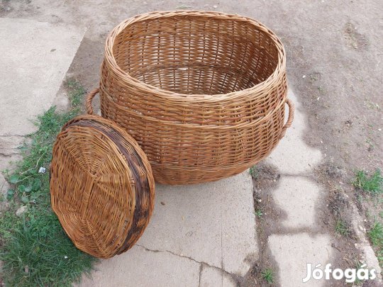 Rattan-fedeles szennyeskosár