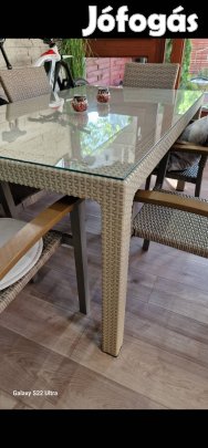 Rattan hatású étkező asztal székekkel