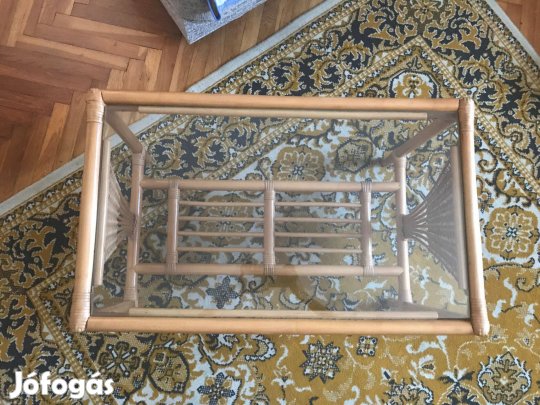 Rattan kis asztal