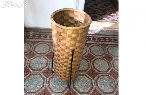 Rattan újságtartó