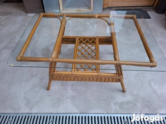 Rattan üveg asztal