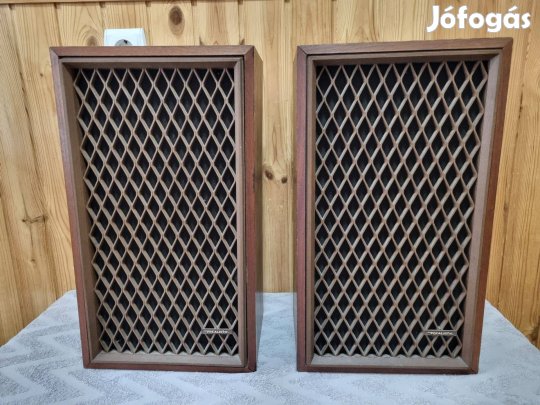 Realistic Nova hangfalpár