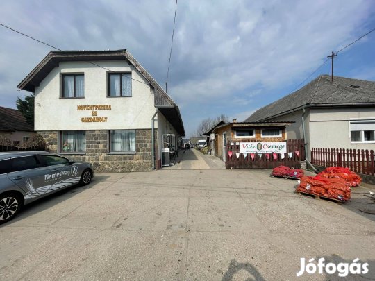 Réde központi helyén eladó egy több célú családi ház