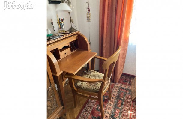 Redőnyös íróasztal