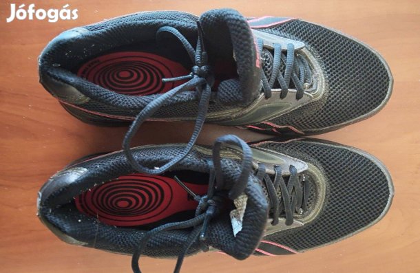 Reebok márkájú női 42,5-es méretű újszerű sportcipő eladó