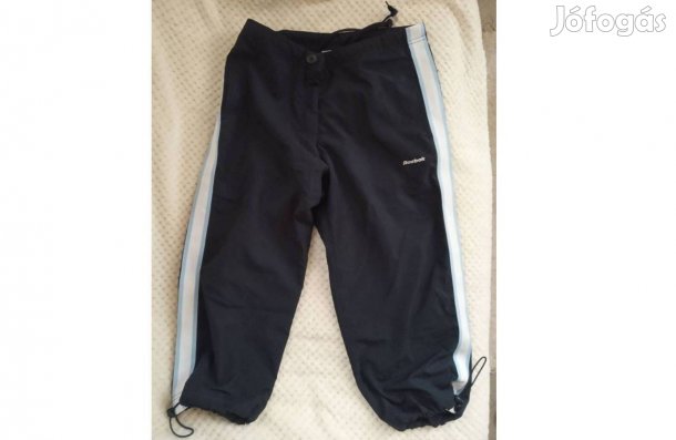 Reebok női térdnadrág sötétkék alapszínű, világoskék,fehér csíkos