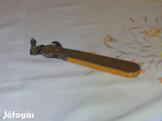 Régebbi Record konzervnyitó