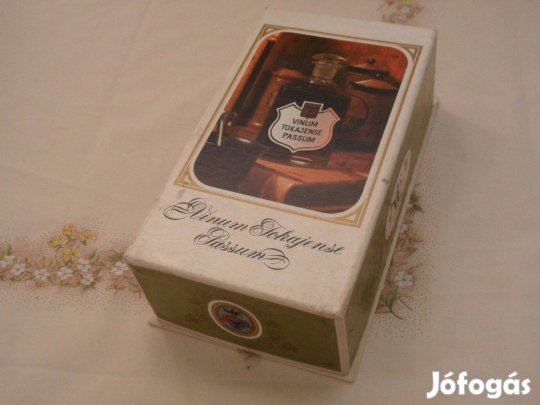 Régebbi Tokaji aszúbor karton díszdoboz