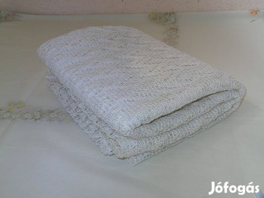 Régebbi bordűrös fényáteresztő függöny ( 155 cm x 177 cm )