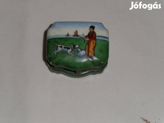 Régebbi porcelán dobozka
