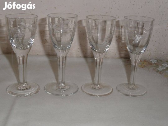 Régebbi talpas üveg likőrös, pálinkás pohár ( 4 db. )