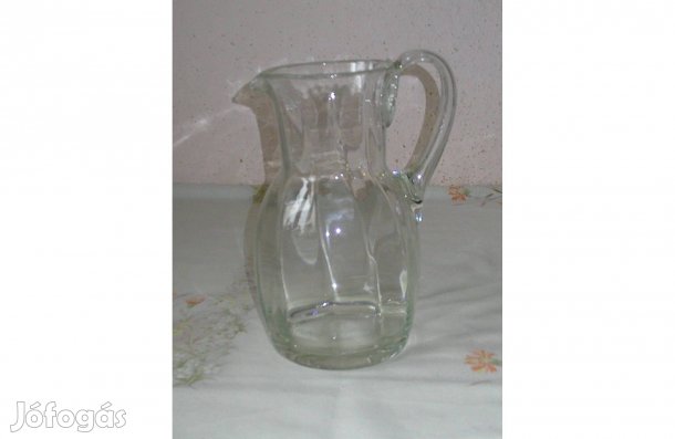 Régebbi üveg kancsó